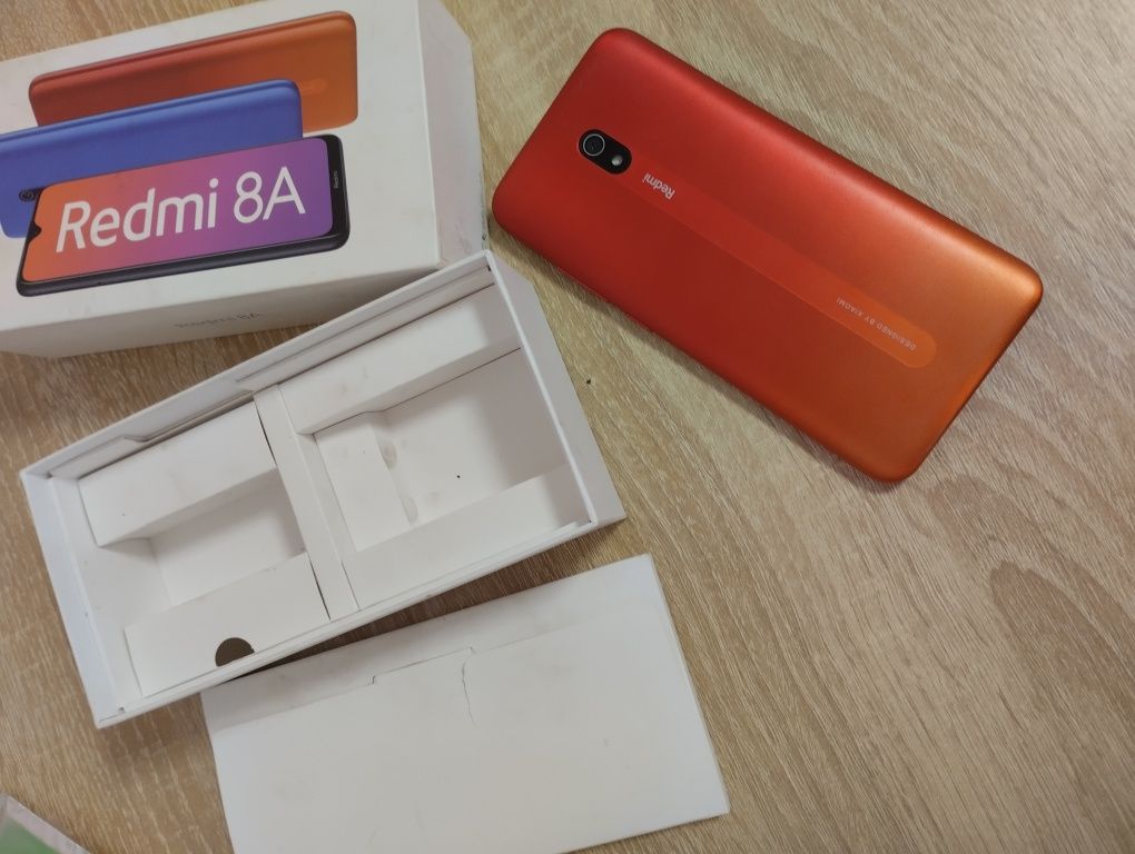 Смартфон Xiaomi Redmi 8A 4/64Gb Целый Не видит симкарт