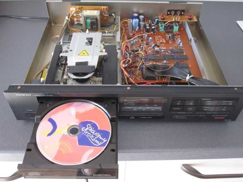 Odtwarzacz CD No. ONKYO DX-150 dla hi-end - owego dźwięku.