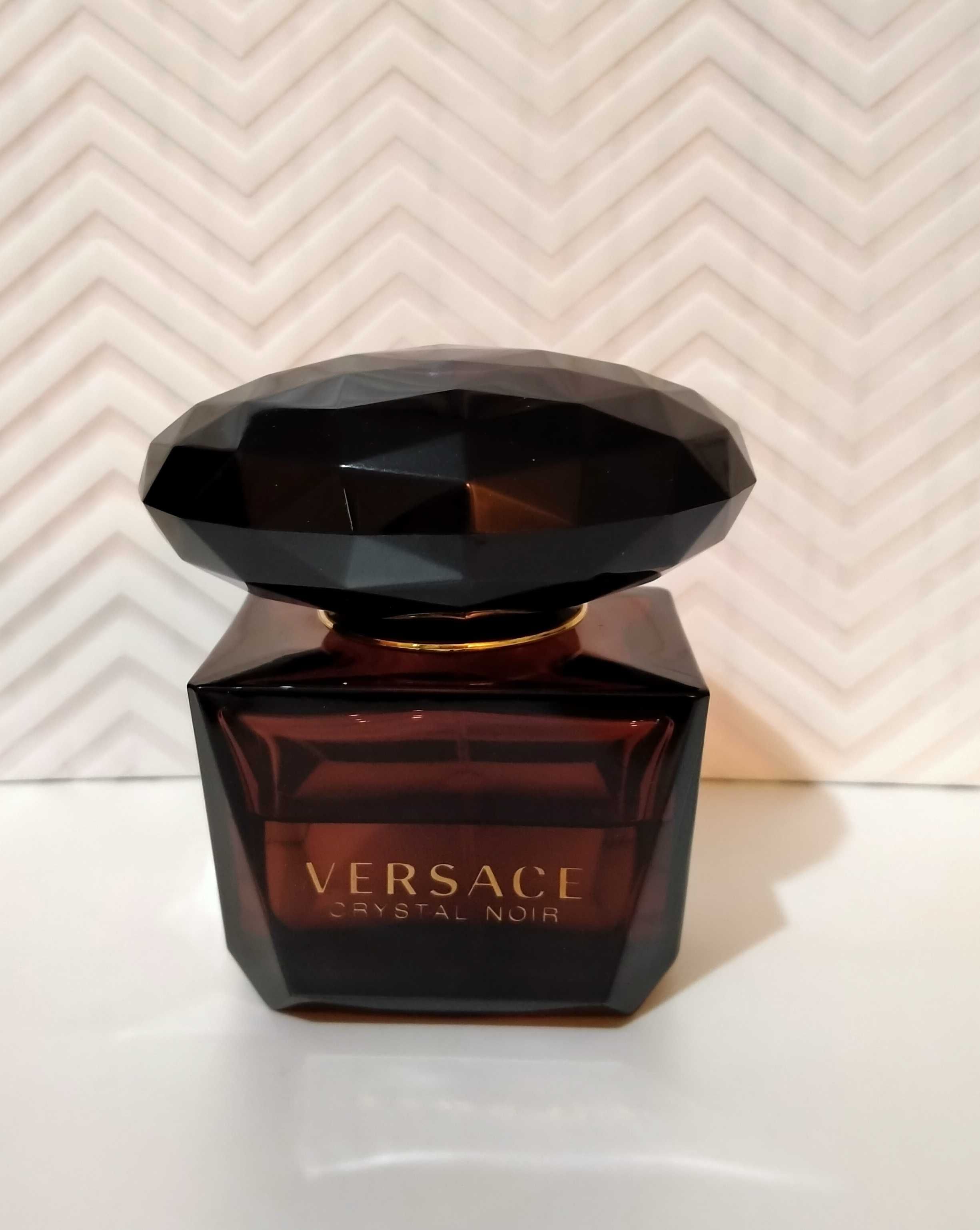 З власної колекції чорний діамант Versace Crystal Noir тв