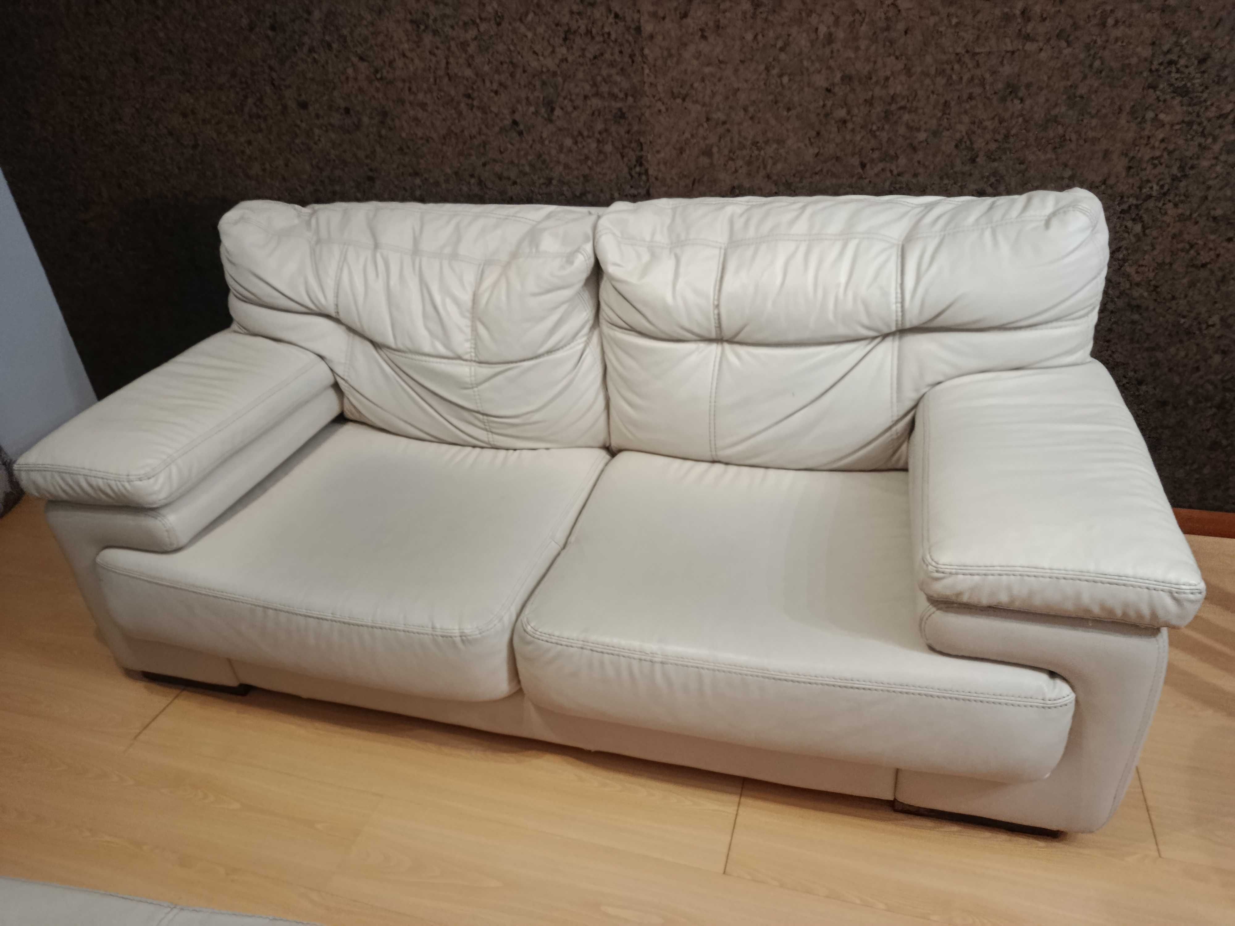 Sofá 3 lugares com 1,97cmX0,95