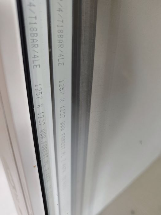 Sprzedam okno z roletami elektrycznymi