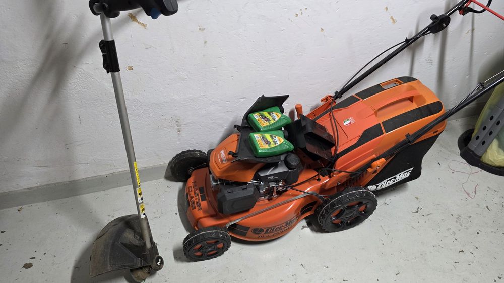 Kosiarka spalinowa Oleo Mag z napędem