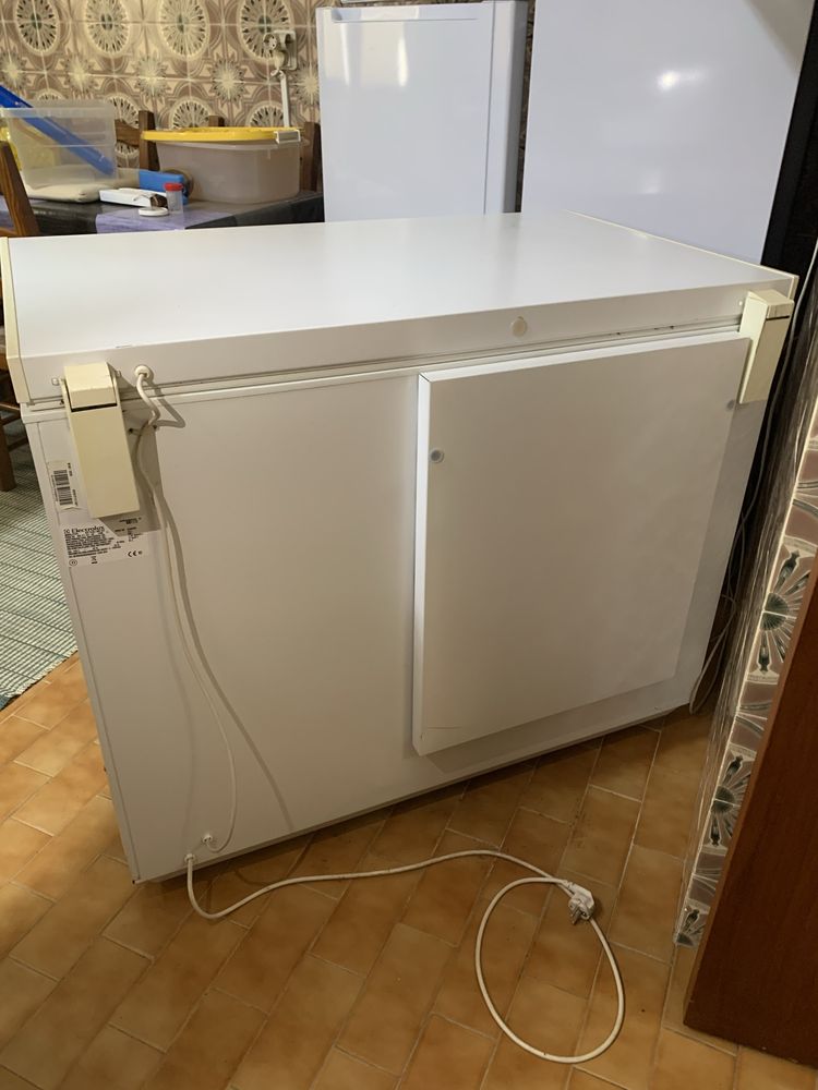 Arca congeladora horizontal marca Electrolux