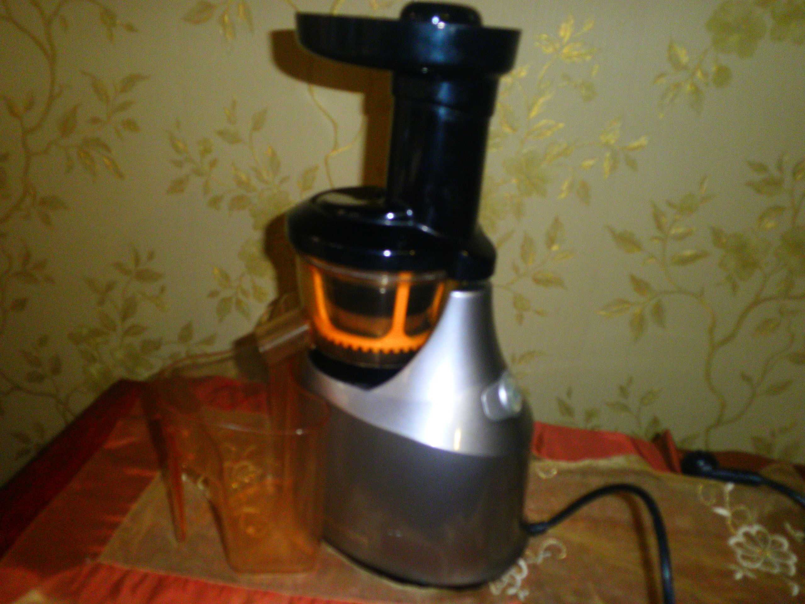 шнековая соковыжималка Slow Juicer HU-400