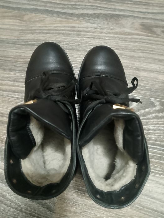 Женские зимние ботинки