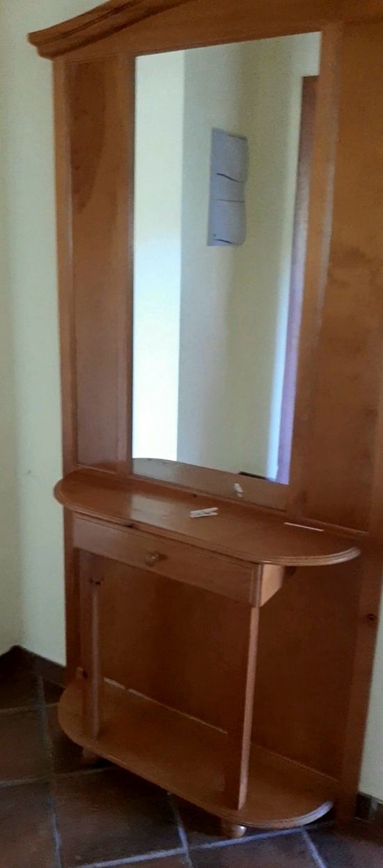 Conjunto de moveis em madeira