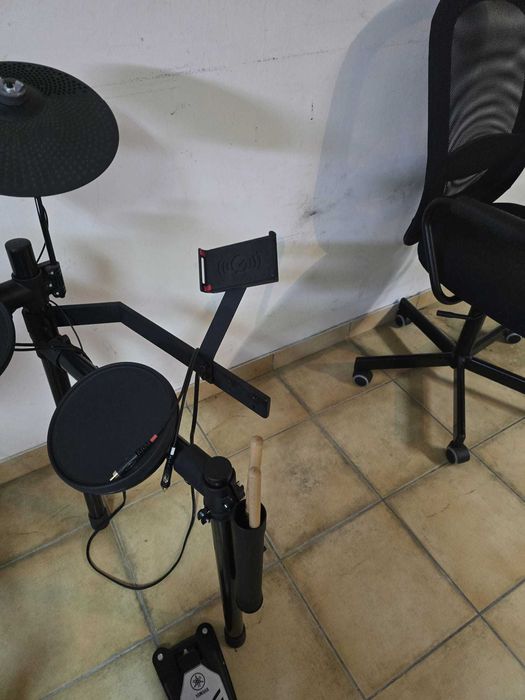 Yamaha Dtx452K e banco Pearl como nova