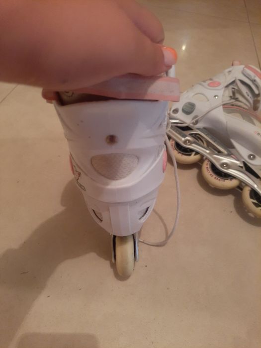 Damskie rolki różowe.