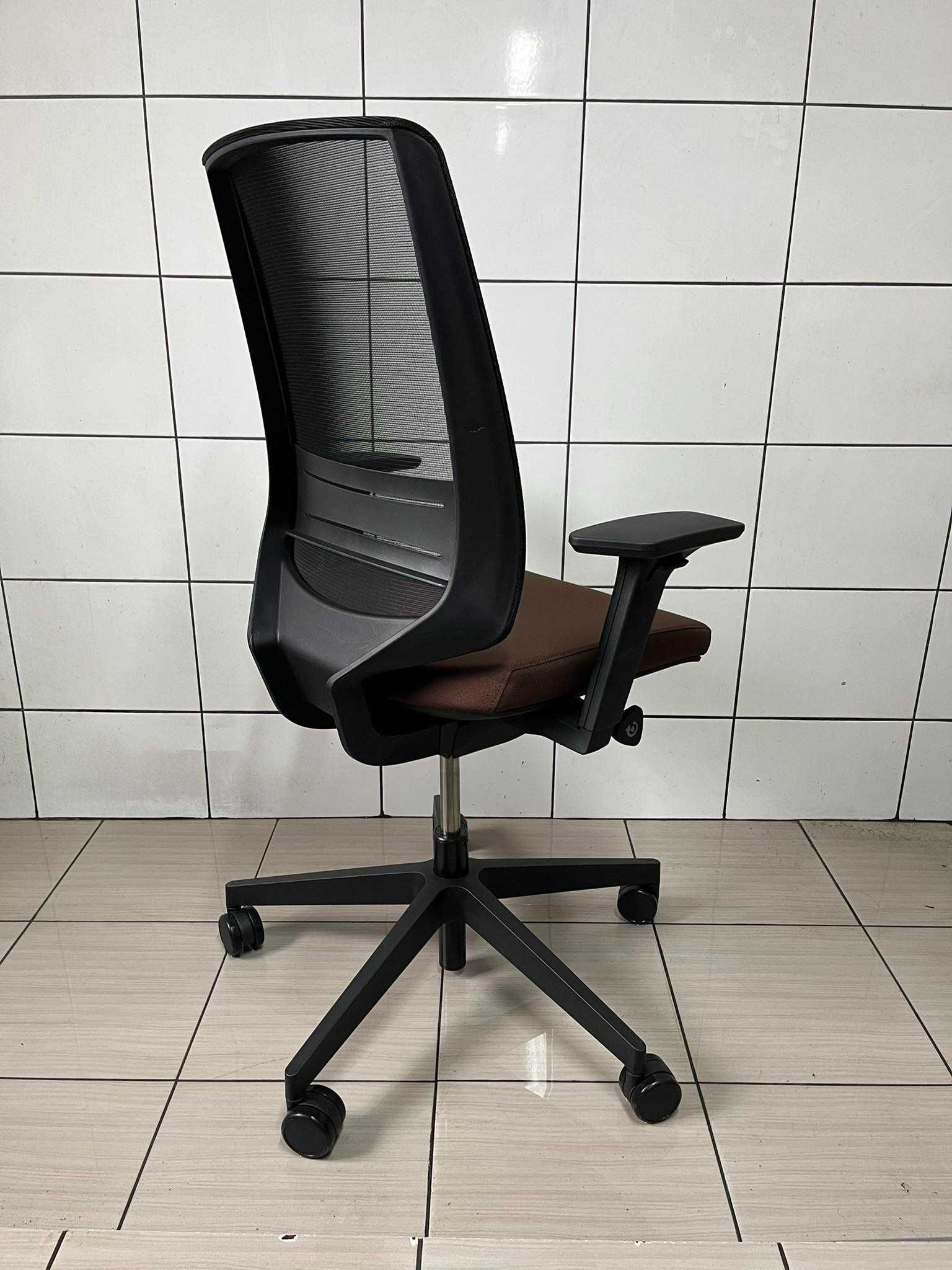 Fotel biurowy obrotowy ergonomiczny Profim Light Up 250S P61PU