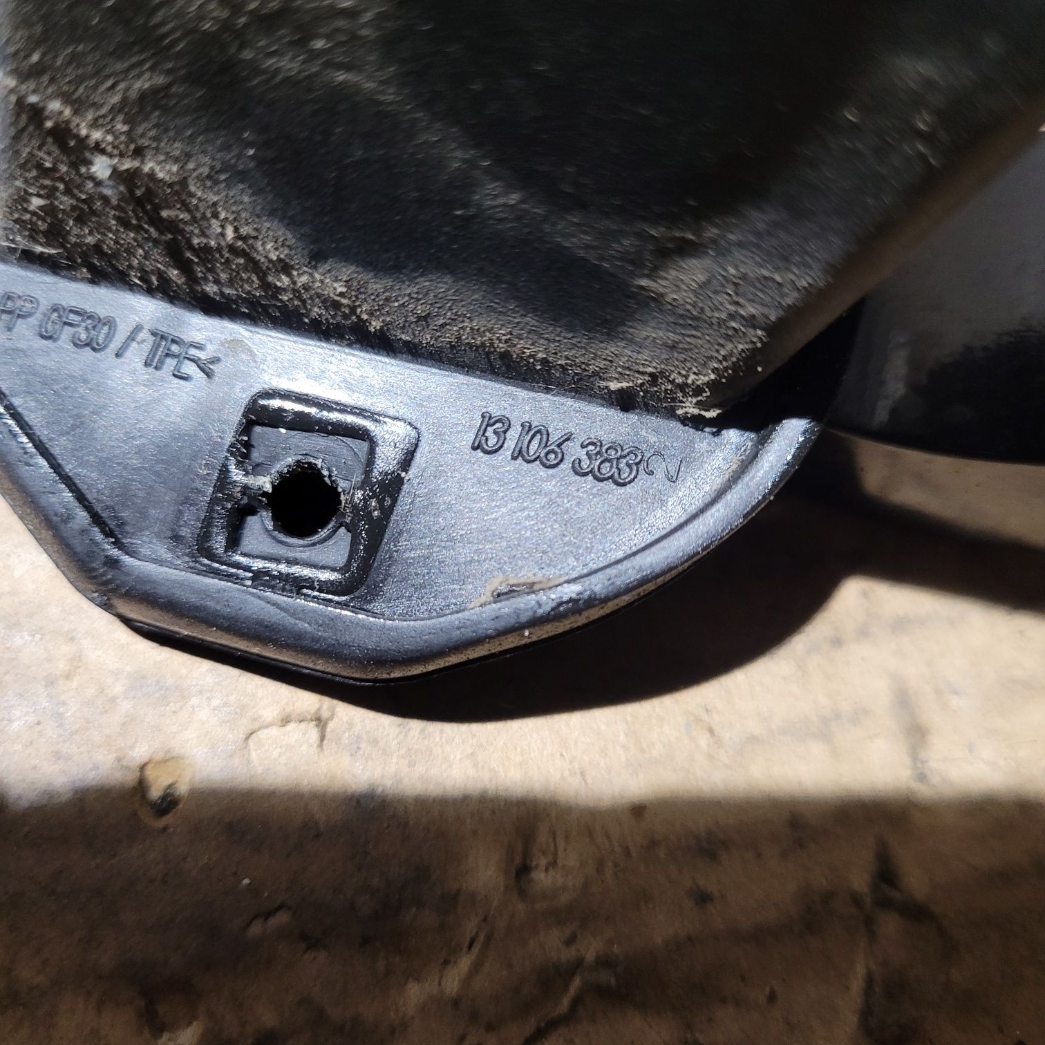 Klapka wlewu paliwa opel vectra C kombi 2004r Z20R