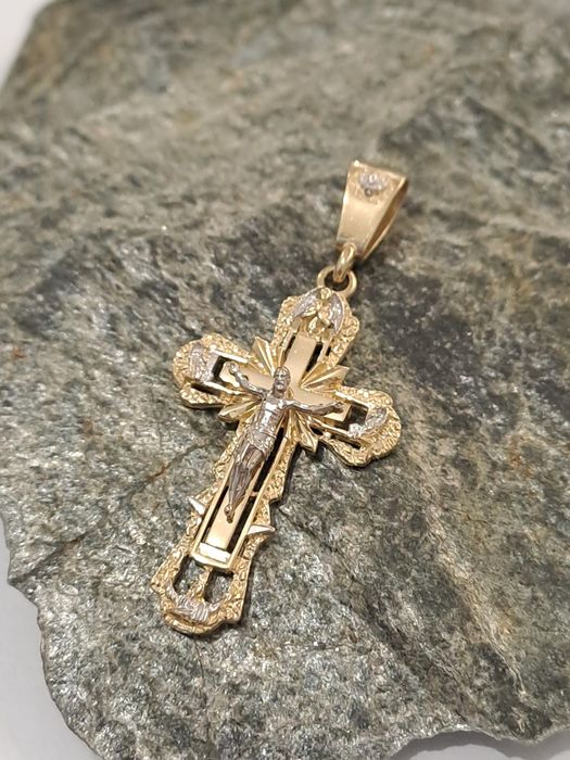 Piękny złoty Krzyż Zdobiony białym złotem Pr.585 Nowy 4x2 cm