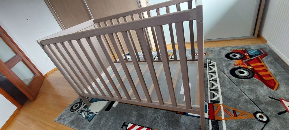 Łóżeczko Sundvik Ikea kolor szafo-brązowy