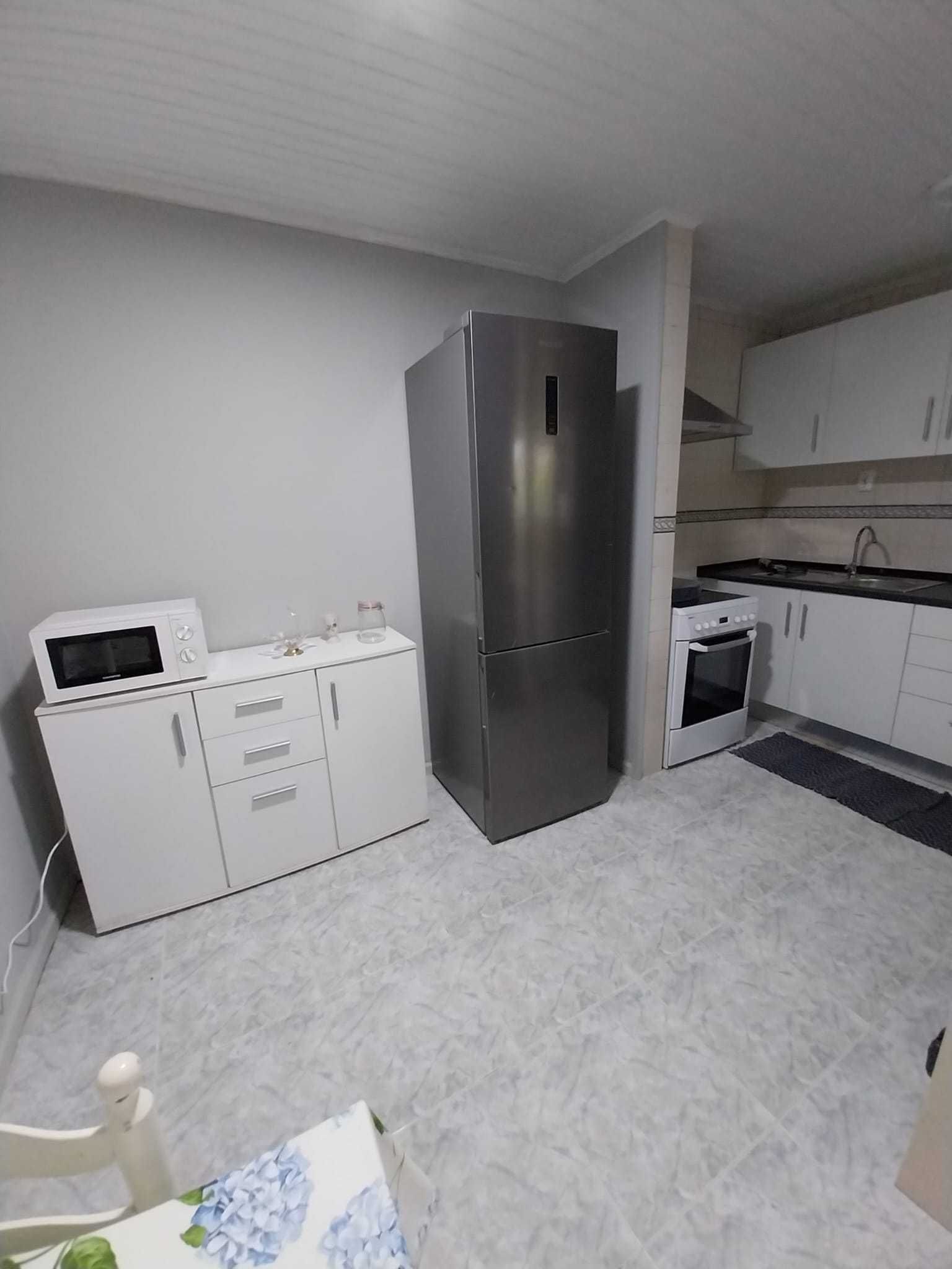 Arrendo quartos a senhora/menina em Leça do Balio - rua principal