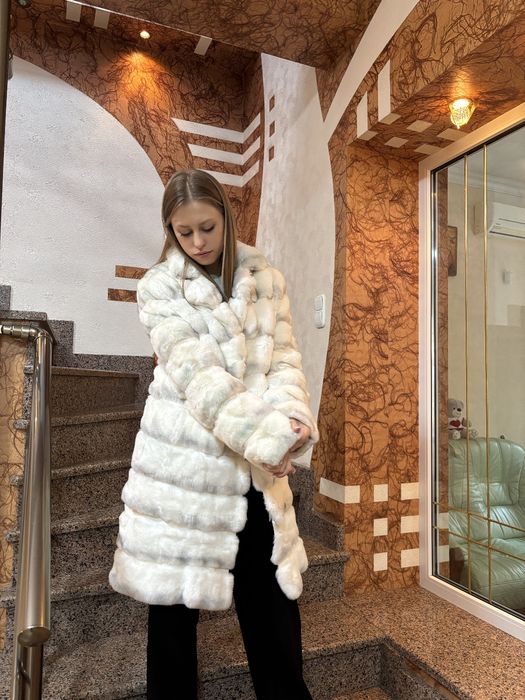 Продаж натуральної шуби з шиншили