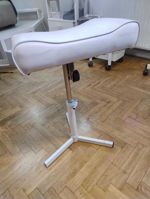 Klasyczny podnóżek podologiczny do pedicure