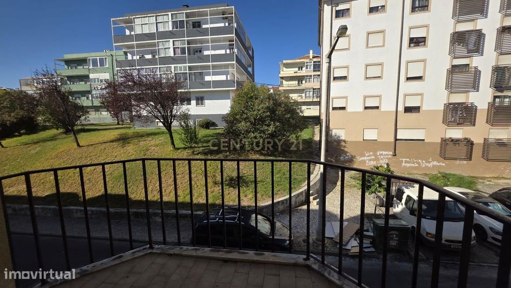 Apartamento T3 convertido em T2 no Feijó com 2 casas de banho