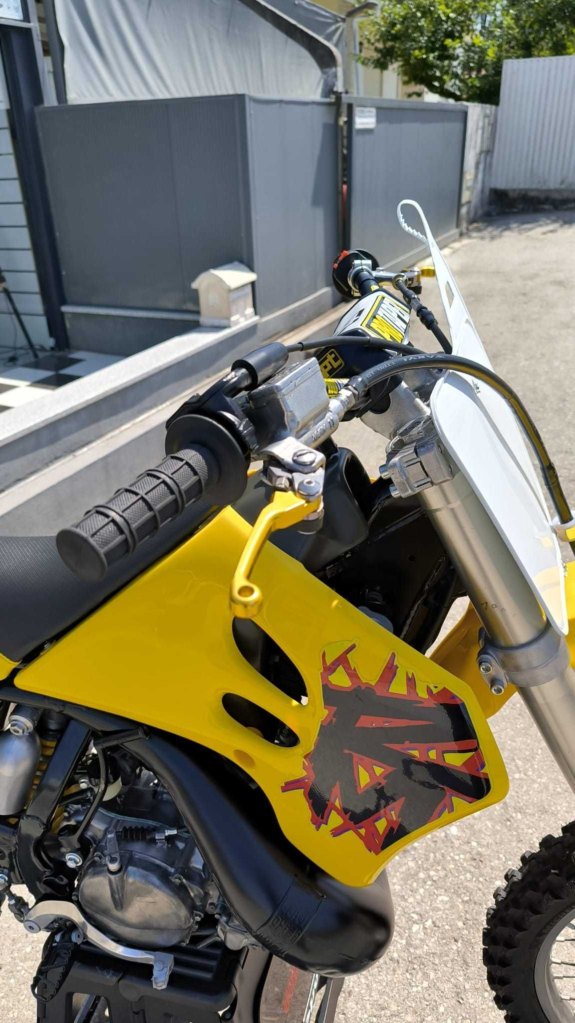 Suzuki RM250, estado irrepreensível (ver fotos)