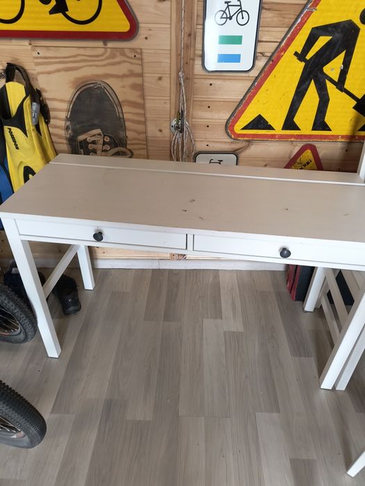 Stolik, półki Ikea.