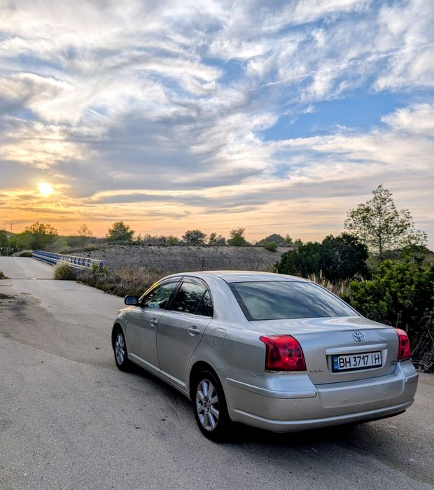 Продам машинуToyota Avensis