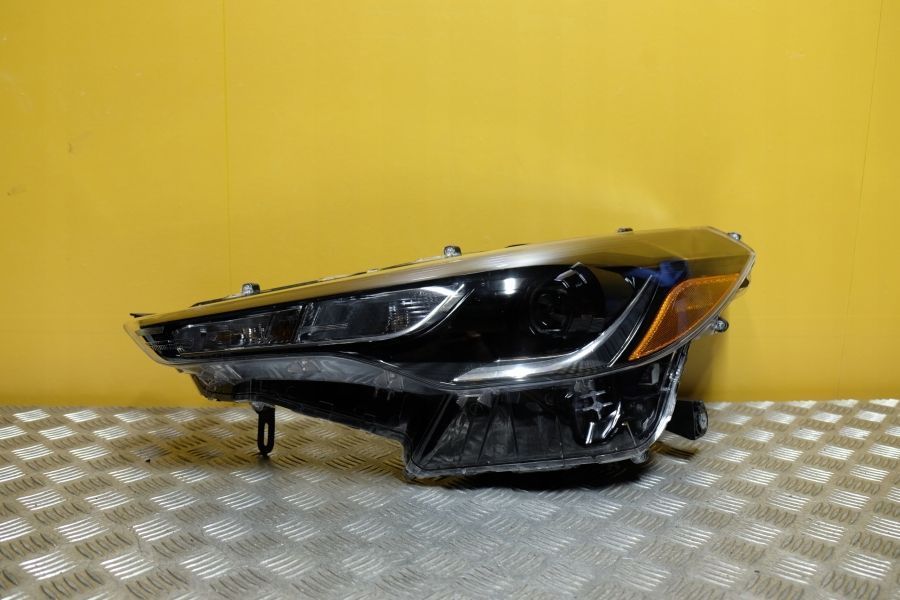 TOYOTA COROLLA CROSS 2022- REFLEKTOR LAMPA FULL LED LEWA SREBRNA USA