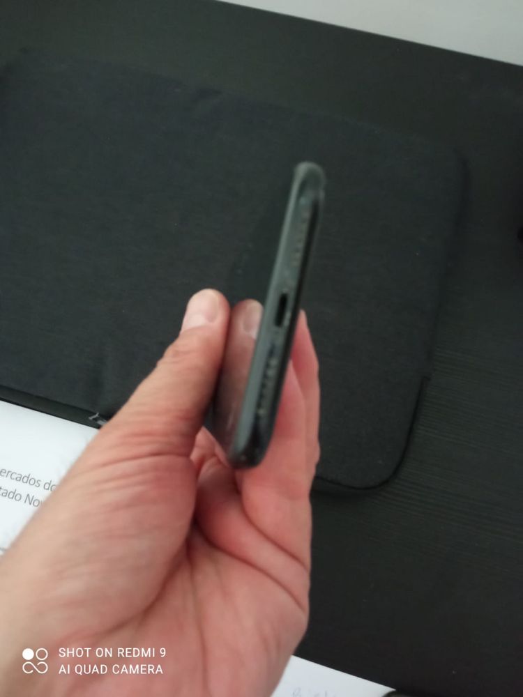 iPhone XR preto, a funcionar na perfeição e sem riscos