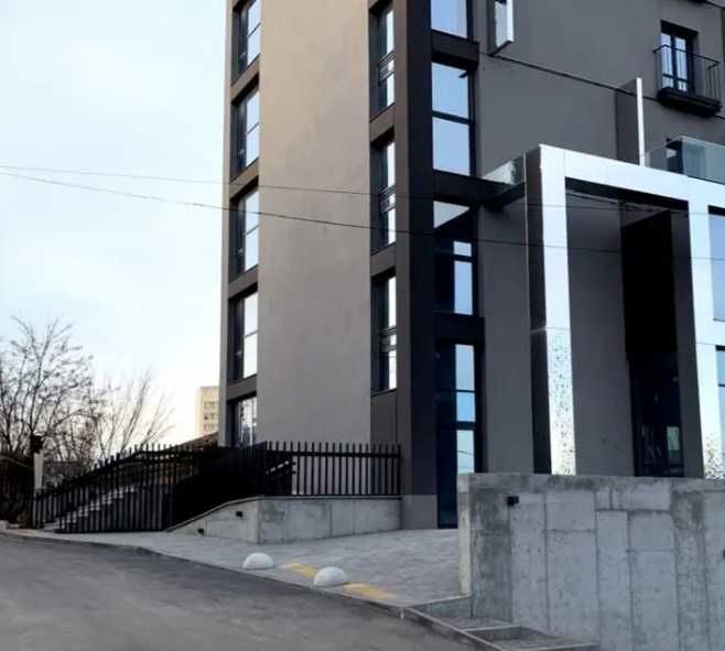Перила з порошковим фарбуванням – довговічність та стиль. Чорні перила