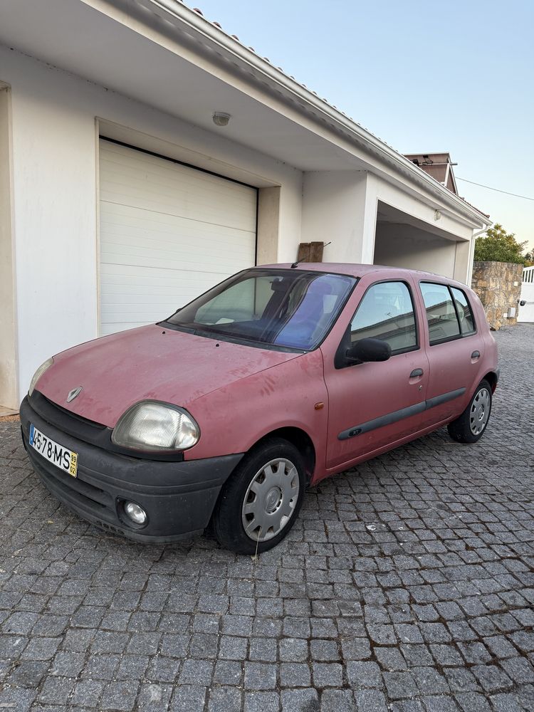 Renault clio 1.2 gasolina ( poucos kms )