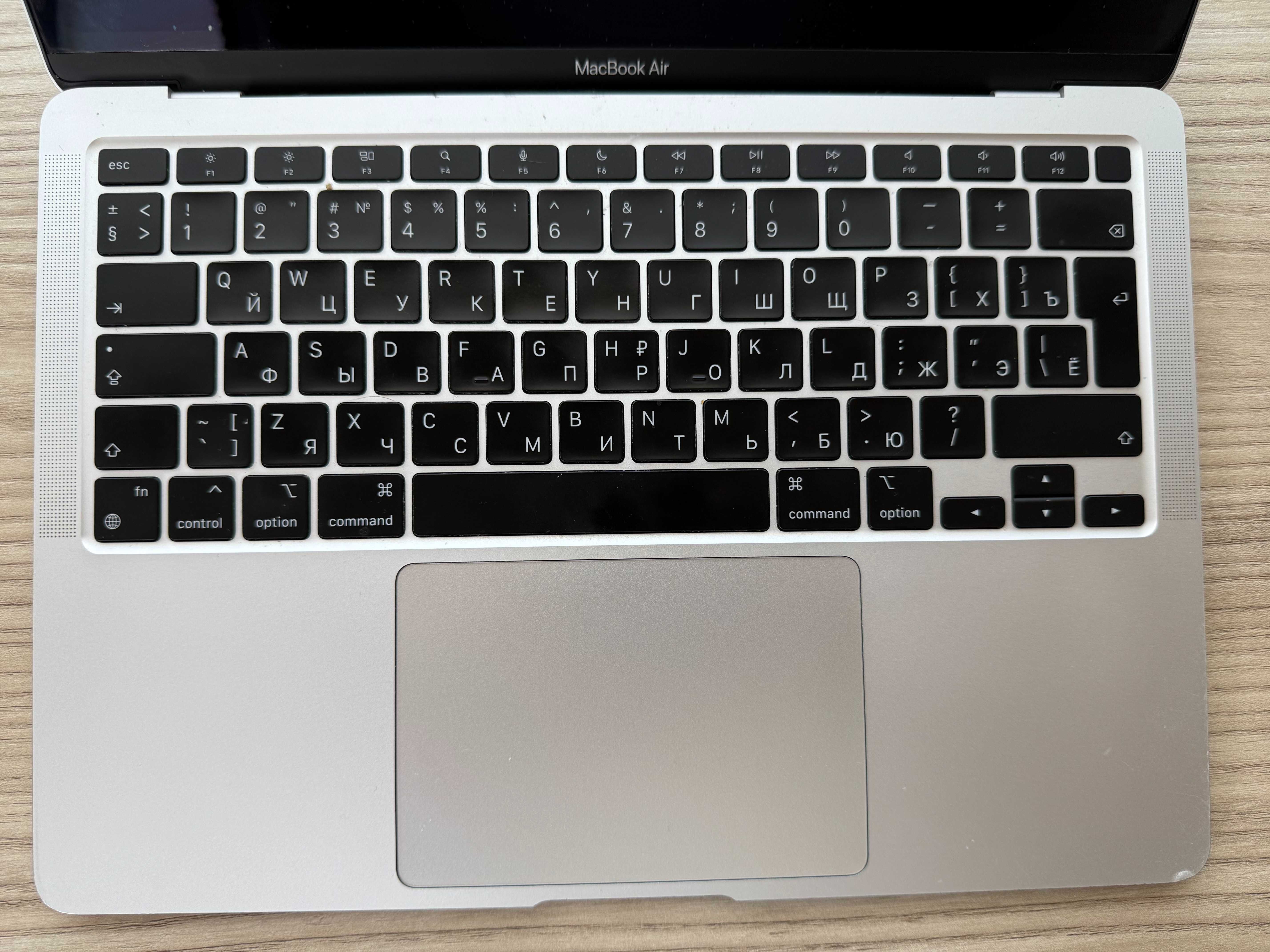 Продам MacBook air m1 2020 (8/256)