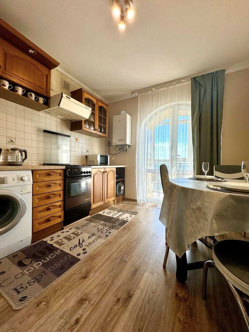 ApartPoltava НОВИЙ буд. центр міста, ПАНОРАМНИЙ БАЛКОН. подобово