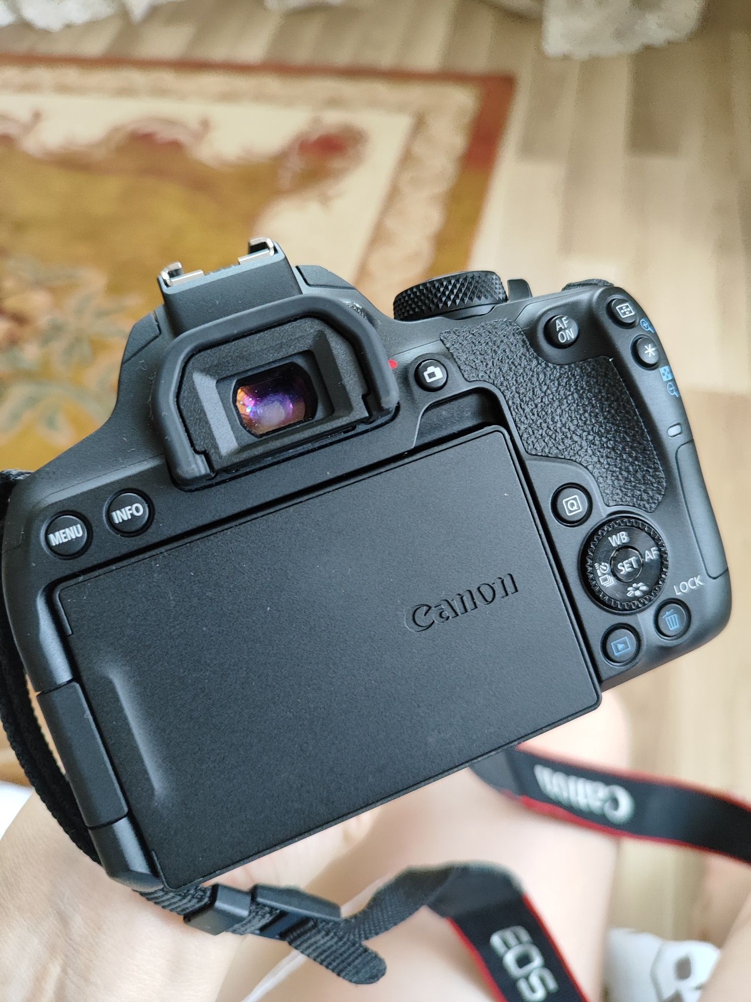 Фотоапарат  Canon 850d body