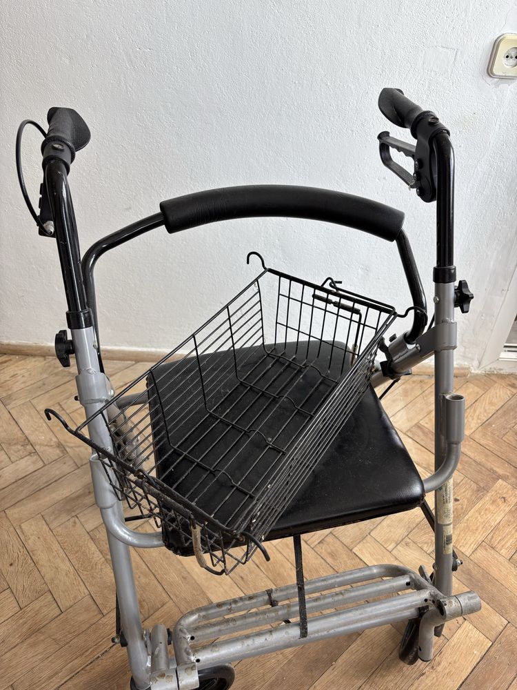 Wózek chodzik dla seniora