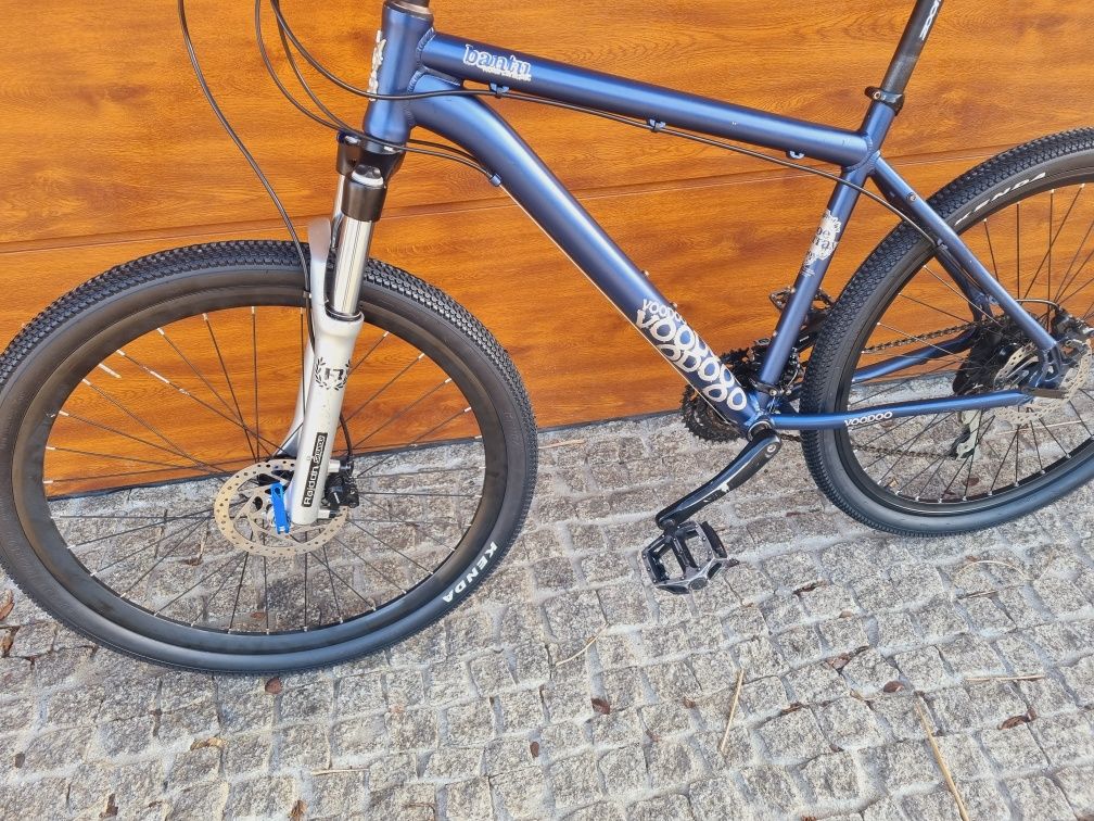 Voodoo 27,5, amortyzator powietrzny Raidon, osprzęt Shimano