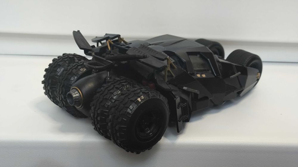 Бетмобиль The Dark Knight Batmobile 2008 1.24 Jada