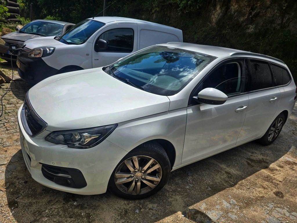 Peugeot 308 SW 1.5 BlueHDI 130 cv