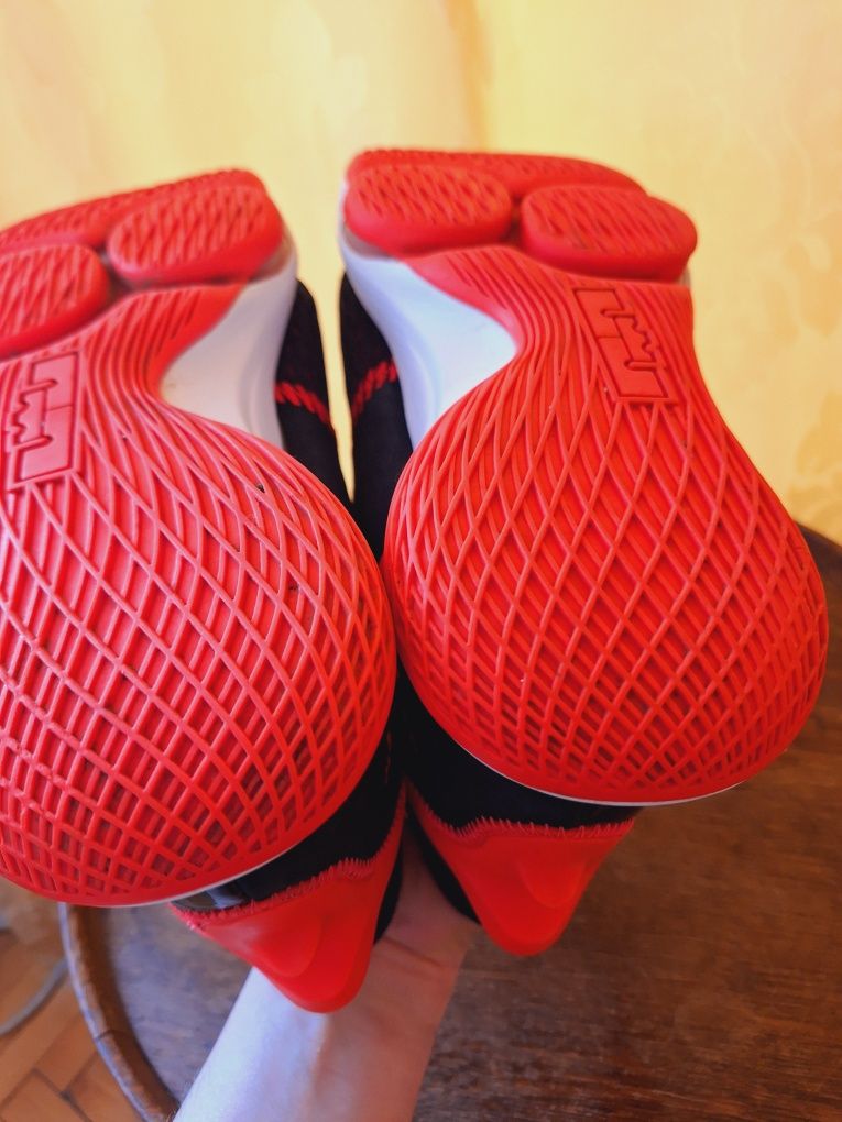 Buty Nike Lebron Witness 5 Bred z nowej kolekcji Stan idealny! Okazja!