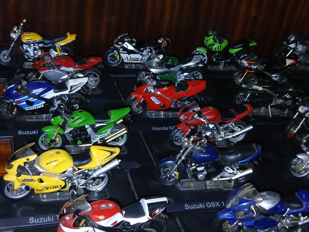Coleção 24 motos por  150 €