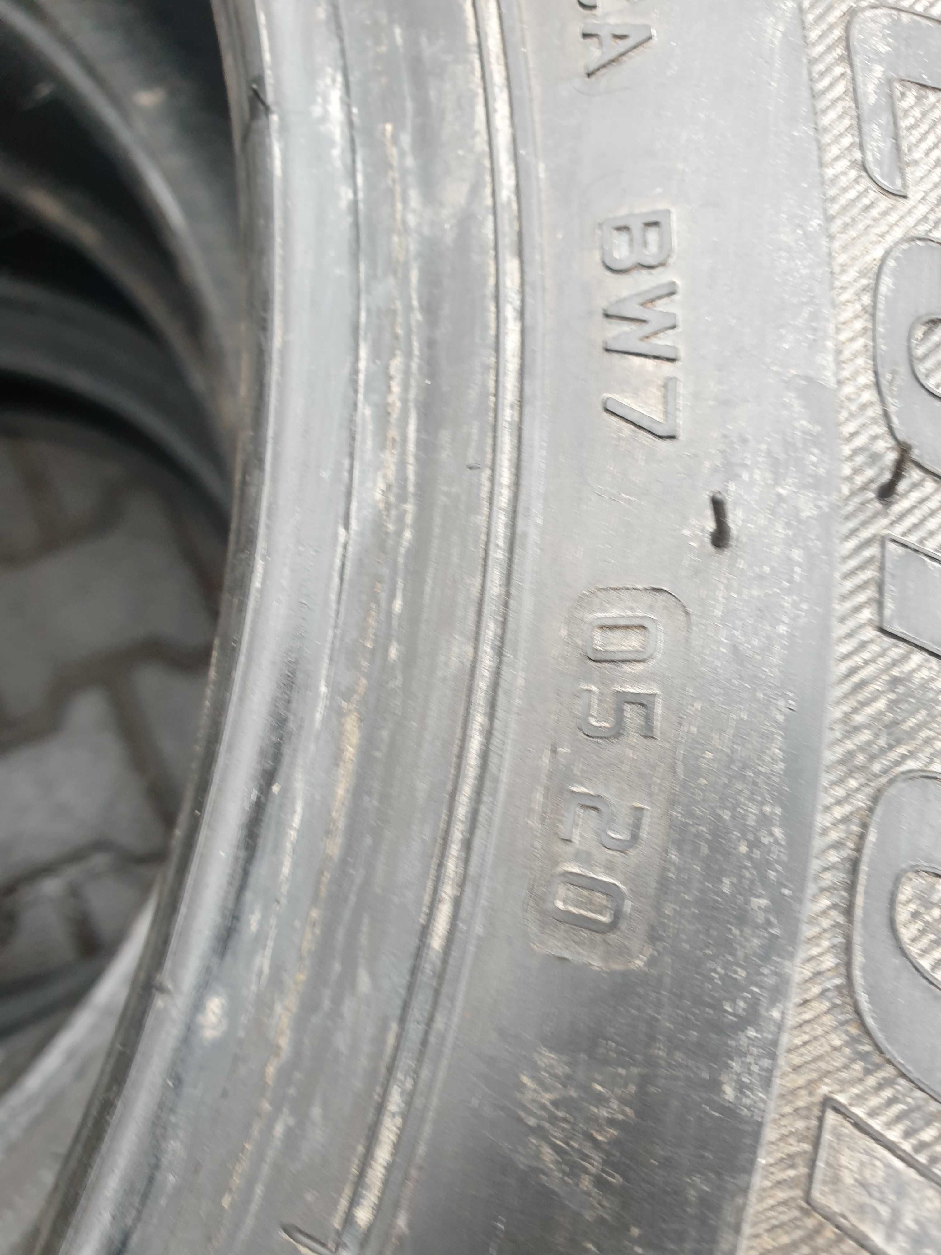 Opony letnie Bridgestone 215/60/17c z 2020 roku 4szt.