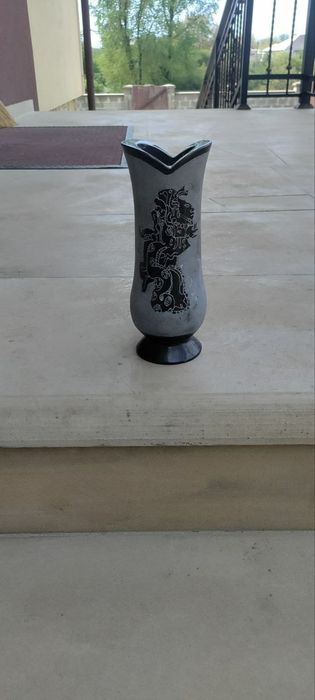 Ваза кам'яна  вінтажна