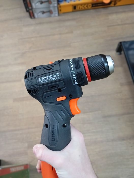 Шуруповерт акумуляторний 12 вольт