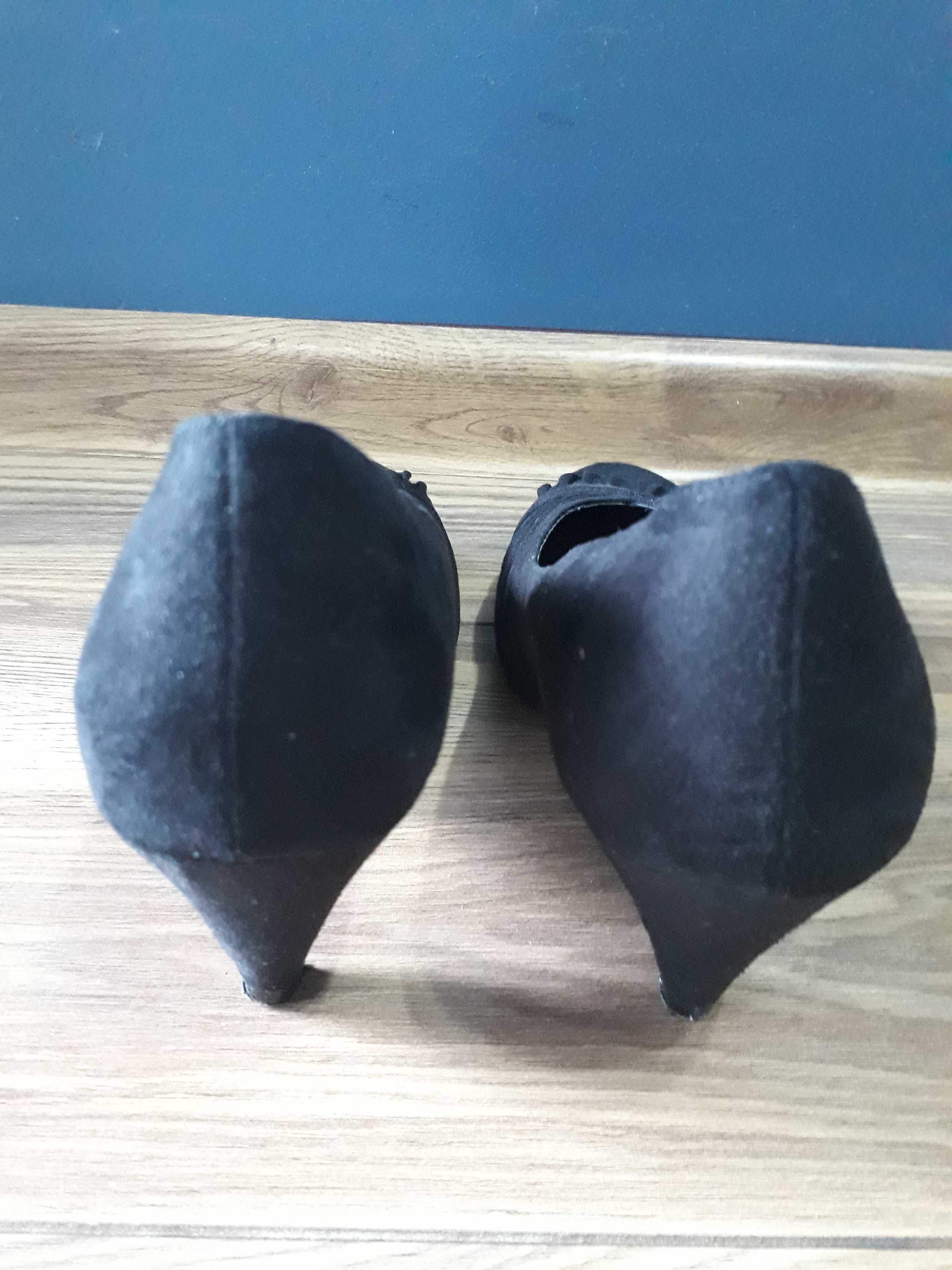 Buty czarne na obcasie rozmiar 37