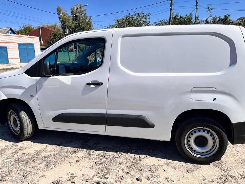 Продам свій автомобіль Citroen Berlingo 2019