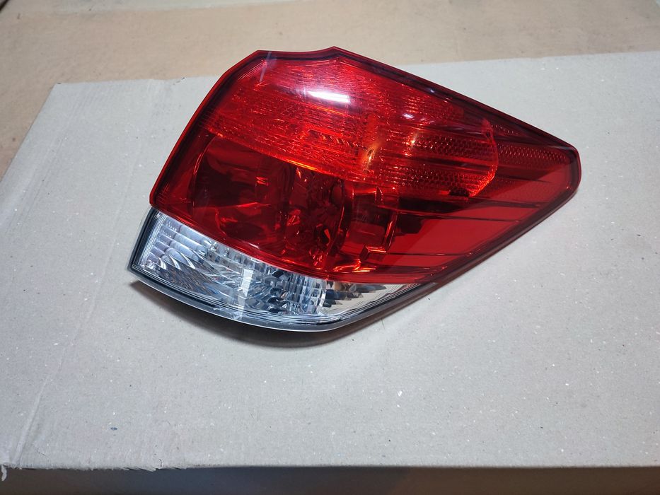 Subaru legacy outback 09-14 права задня ліхтар 220-20067