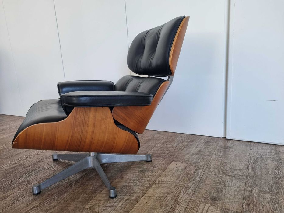 Cadeirão Eames preto