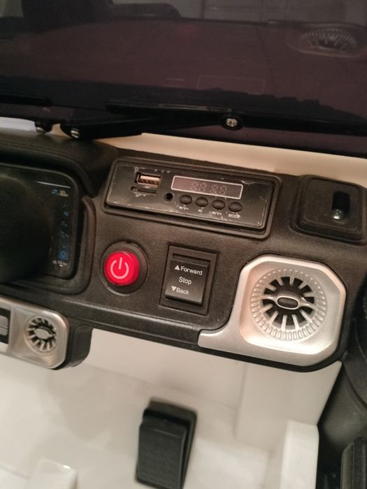 Carro Mercedes com comando