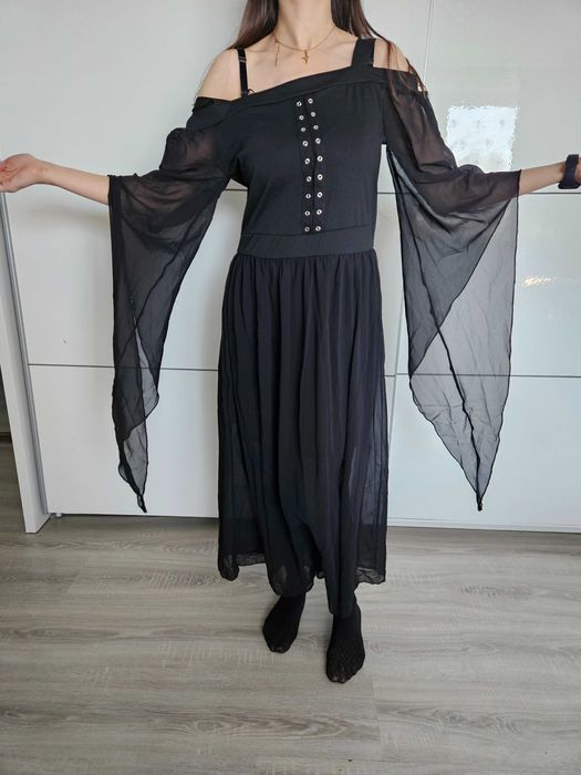 Sukienka czarownicy gotycka na ramiączkach z koronką i wiązaniem