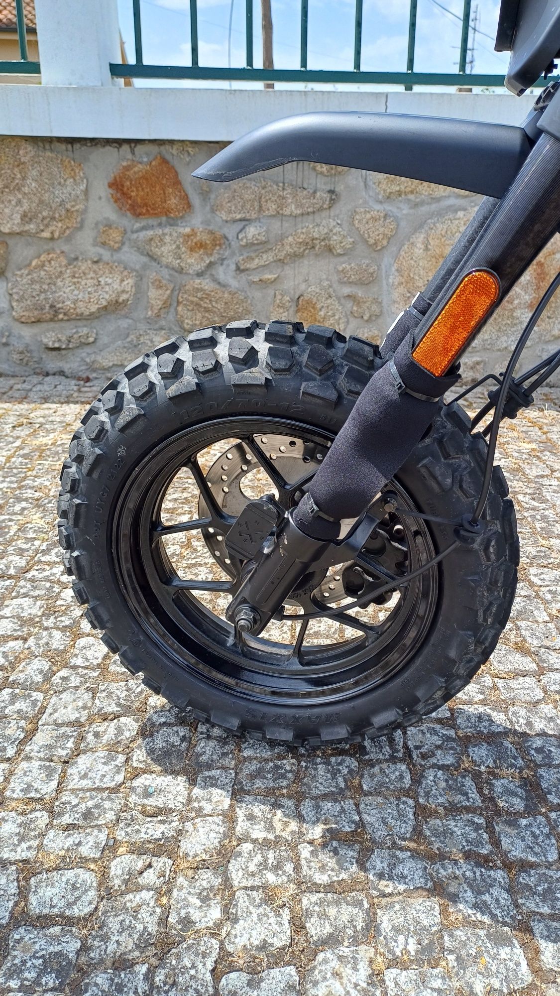 Brixton Crossfire XS 125