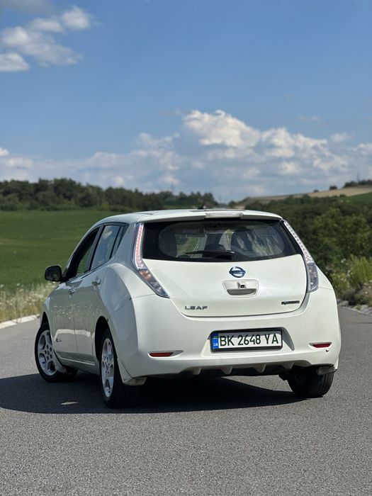 Продам Nissan Leaf