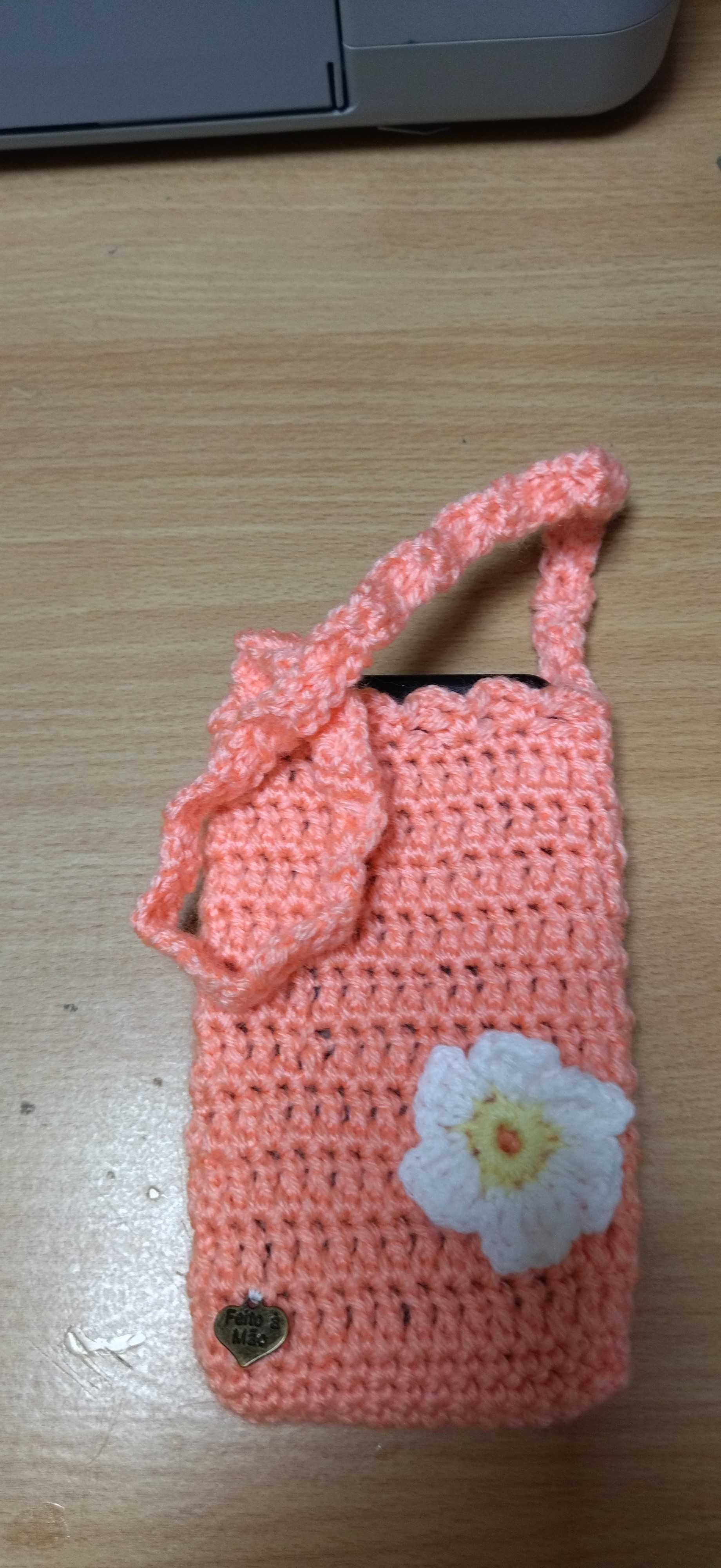 Bolsa para tm ou cartão da escola em crochet cor salmão com margarida