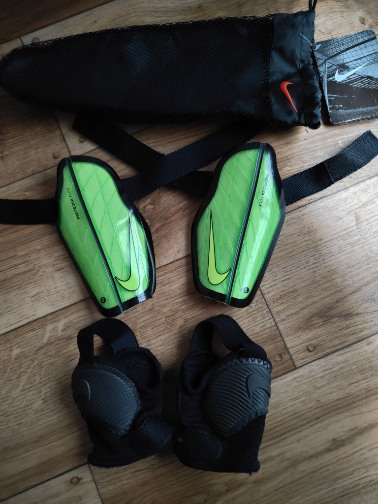 Ochraniacze Nagolenniki Piłkarskie Nike Protegga Flex Seledynowe