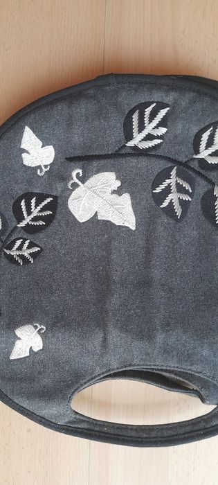 Okrągła torebka przez ramię lub do ręki